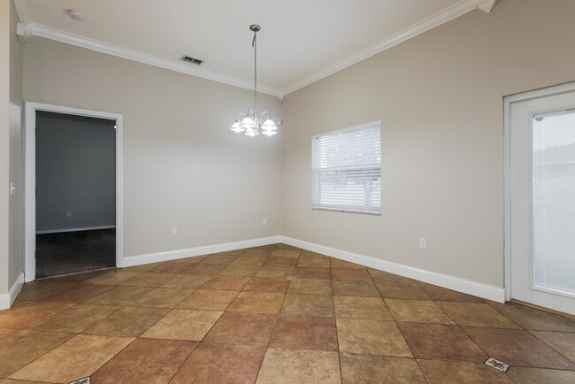 Foto del edificio - 7734 Ashford Dr