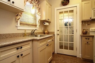 Building Photo - 1915 Cleburne St