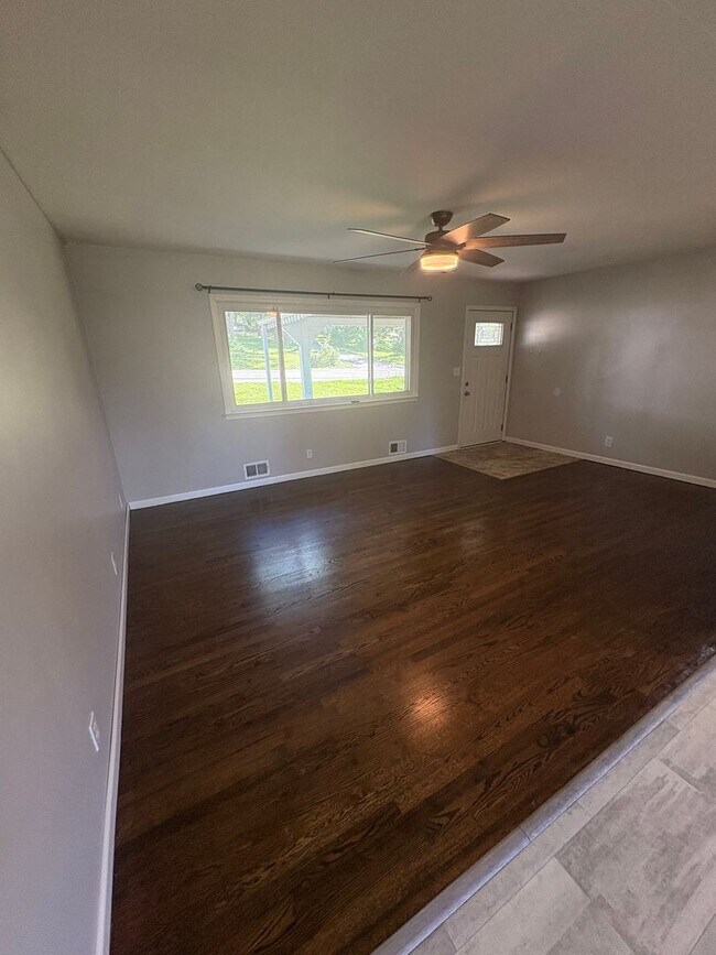 Building Photo - Spacious 4 Bed / 2.5 Bath Home on Nearly 3/4 Acre Lot with Walkout Basement and Multiple Living A...