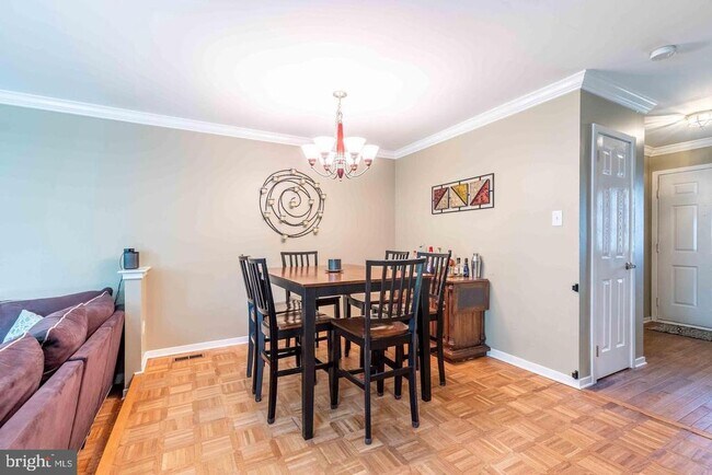 Foto del edificio - 703 Winchester Ct