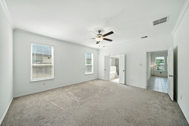 Foto del edificio - 15011 Old Horseshoe Lake Dr