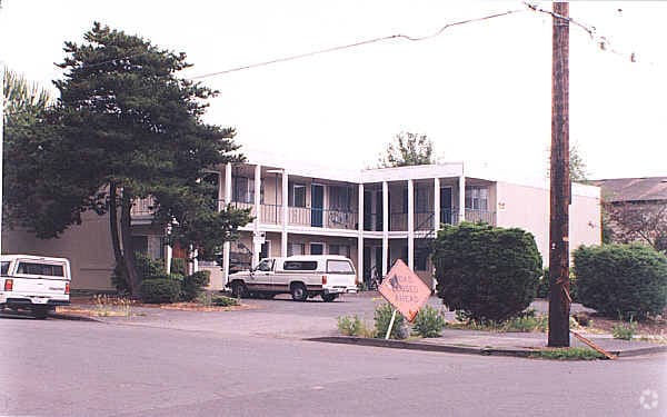 Building Photo - 3212 SE Morrison St