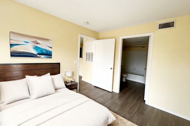 Foto del edificio - 4105 Tropical Isle Blvd