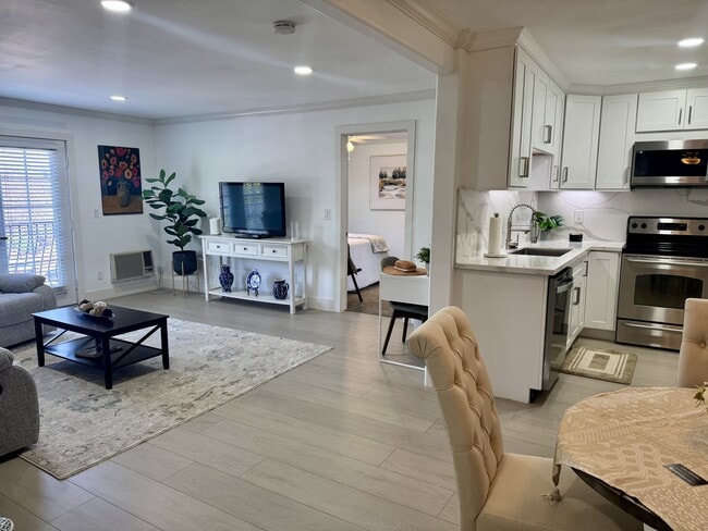 Building Photo - 5055 Collwood Blvd