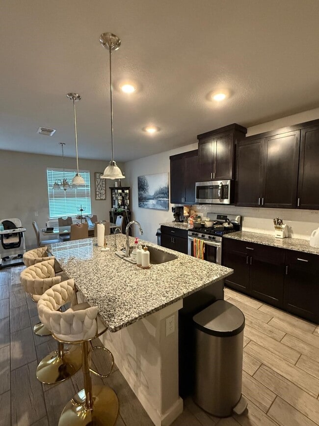 Foto del edificio - 740 Ft Leonard