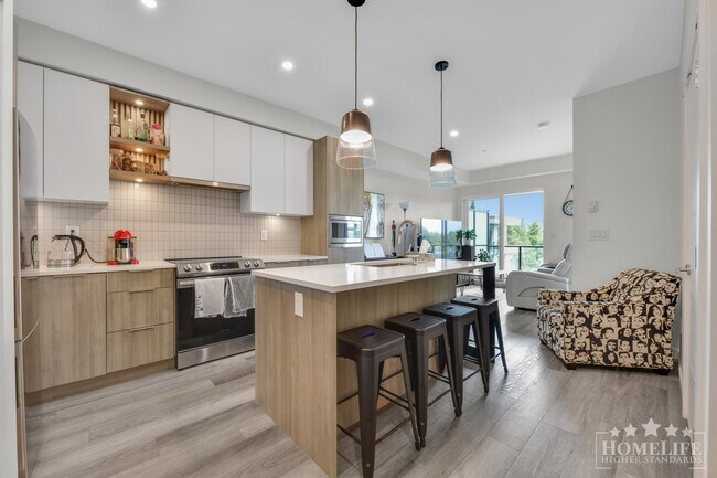 Building Photo - Bright & Modern 1 Bed 1 Bath Condo with Treetop Views