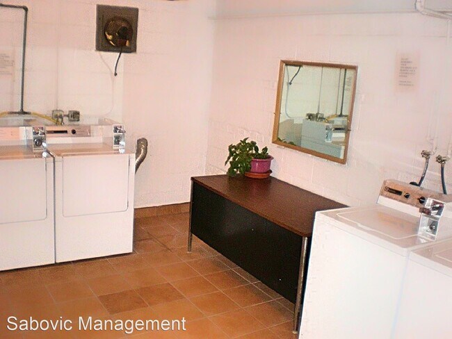 Foto del edificio - 5906 N Sheridan Rd