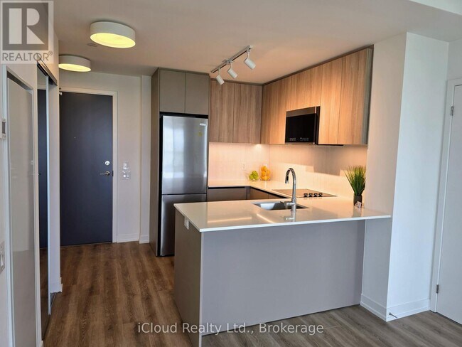 Photo du bâtiment - 2485 Eglinton Ave W