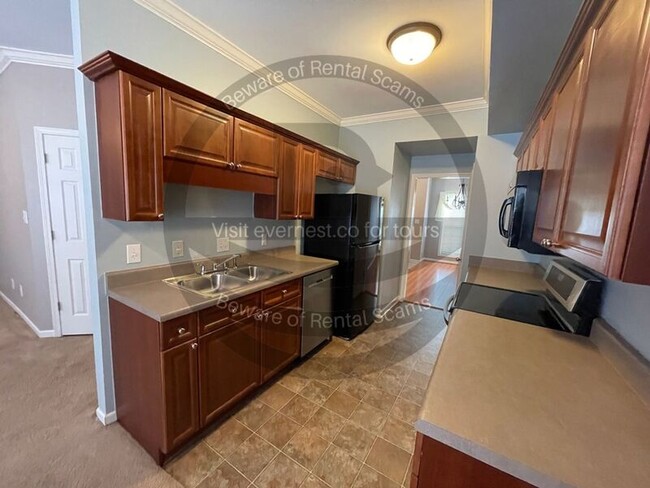 Building Photo - 2143 Kings Ct