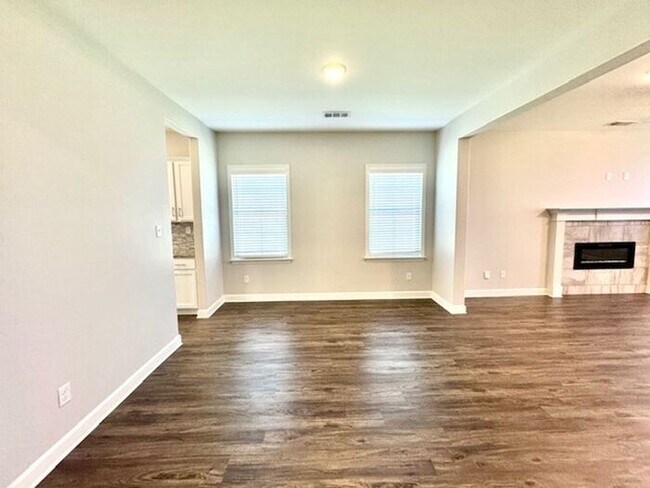 Building Photo - Country Living, Five Minutes From Oakland, TN, Now Leasing a 4 Bedroom 2.5 Bath In @ Hedge Rose
