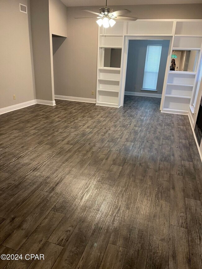 Foto del edificio - 4047 Woodville Ln