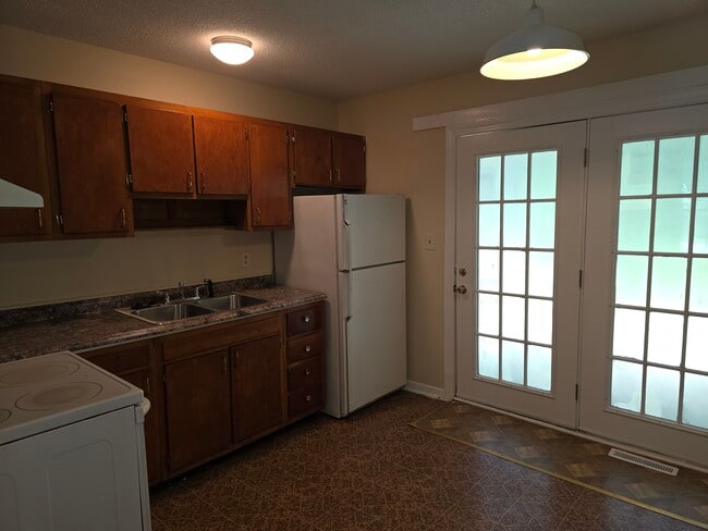 Building Photo - 3113 Erskine Dr