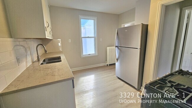 Foto del edificio - 3329 Clinton Ave