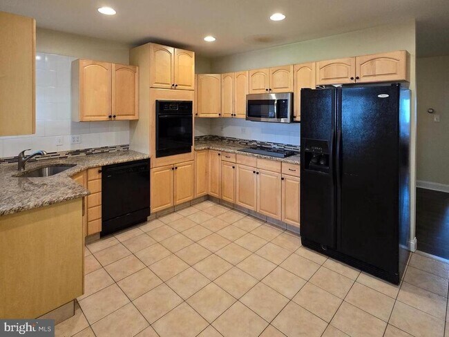 Building Photo - 105 Pensdale St