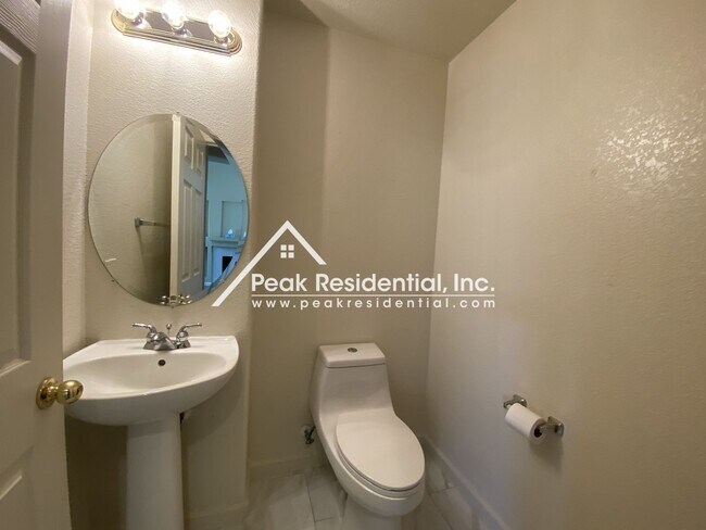 Building Photo - Nice 3bd/2.5ba Elk Grove House with 2 Car ...