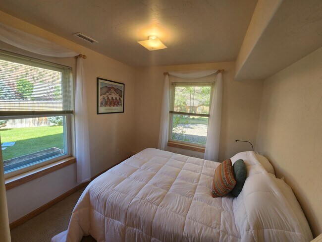 Building Photo - 3954 Sky Ranch Dr