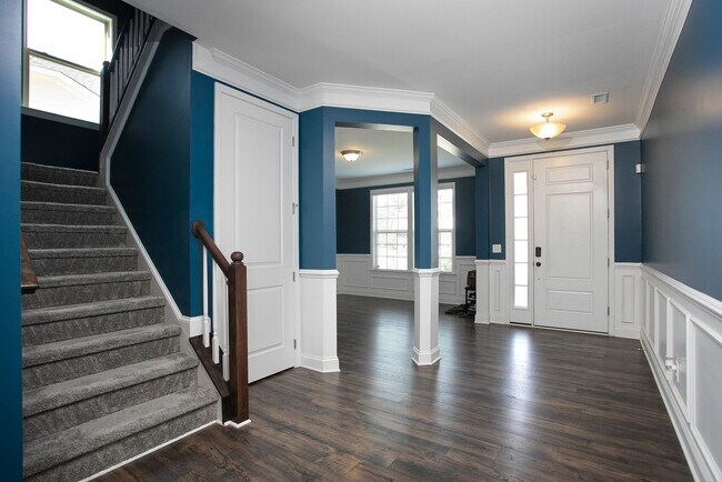 Building Photo - Gorgeous, Well Maintained, 4 Bed 2.5 Ba W/...