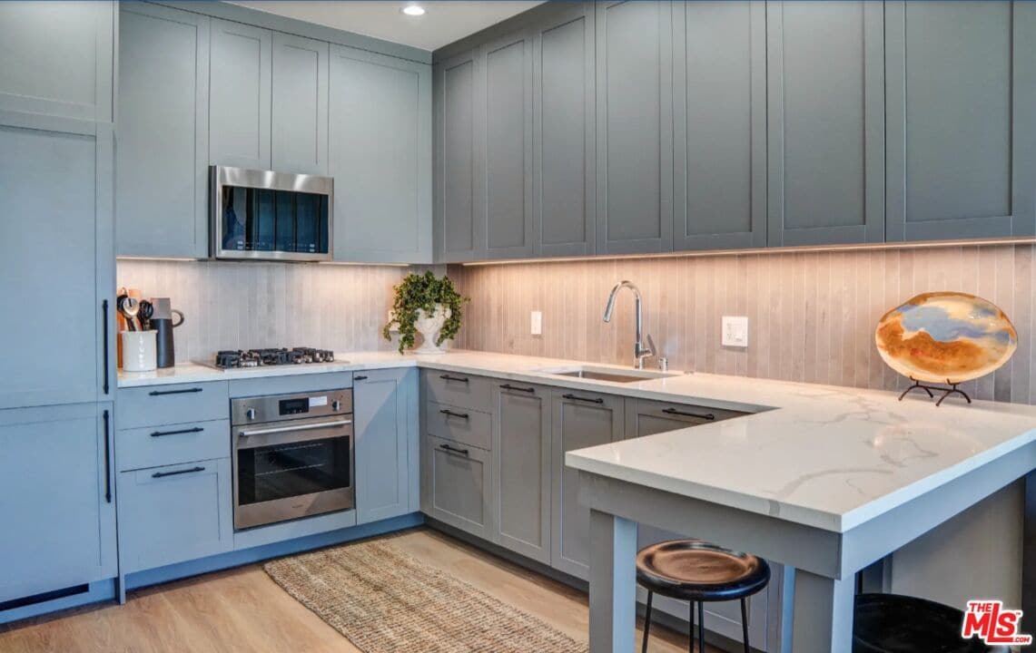 Foto principal - 5768 W 3rd St