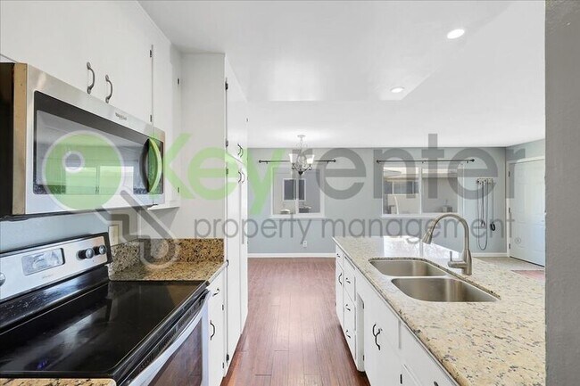 Foto del edificio - 6533 Greenback Ln