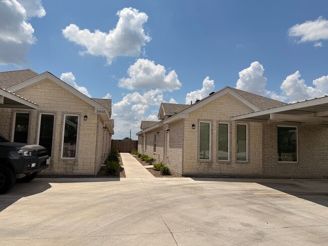 Building Photo - 5905 Nightingale