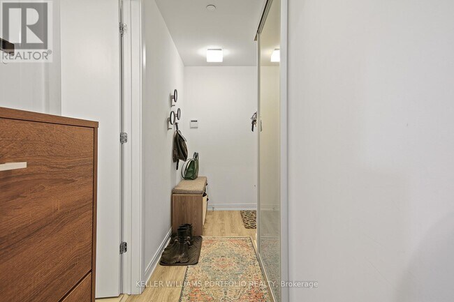 Building Photo - 42 Charles St E