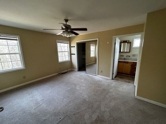 Foto del edificio - Three Bedroom - Large Living Room