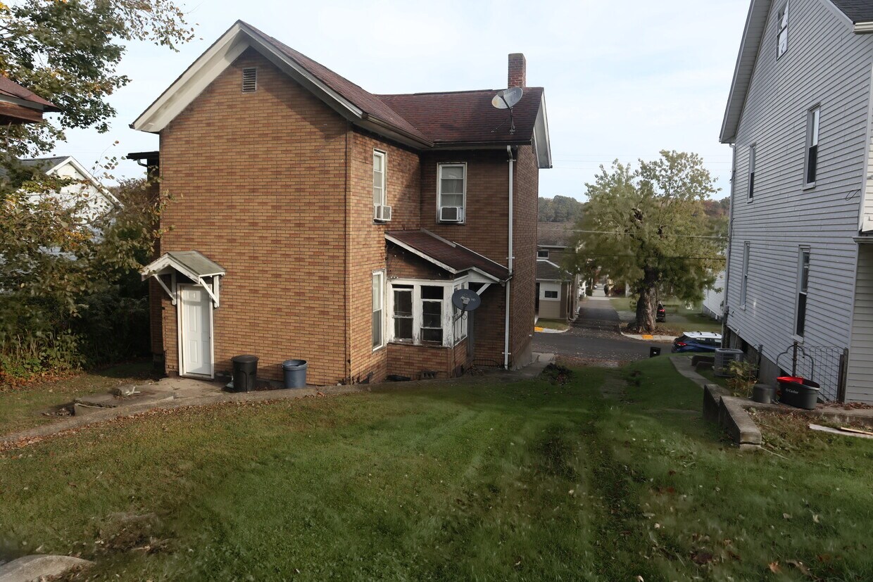 215 5th St, California, PA 15419 House Rental in California, PA