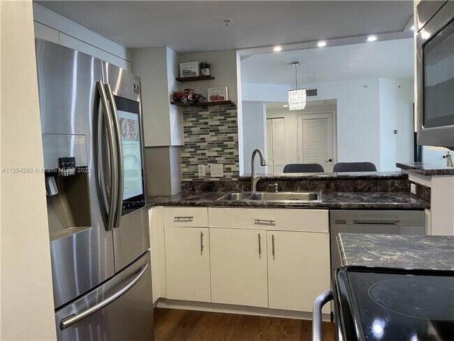 Building Photo - 701 Brickell Key Blvd