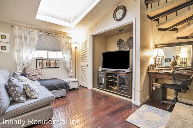 Building Photo - 2 br, 2.5 bath House - 8145 Cobblestone Ln