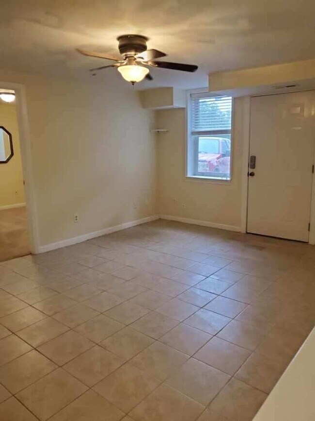 Foto del edificio - Beautiful  2 Bedroom 1 Bath spacious unit ...