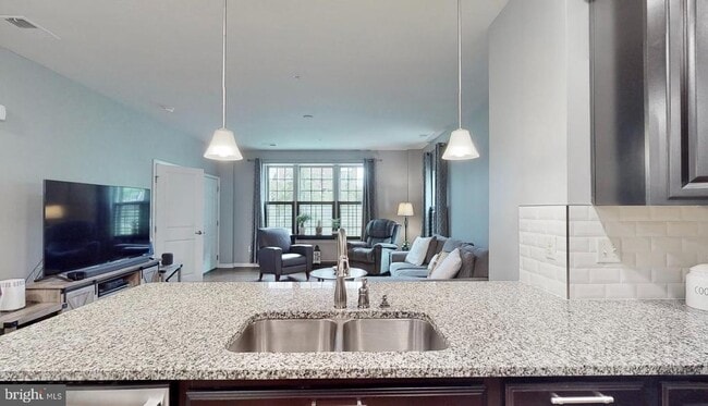 Foto del edificio - 7075 Darbey Knoll Dr