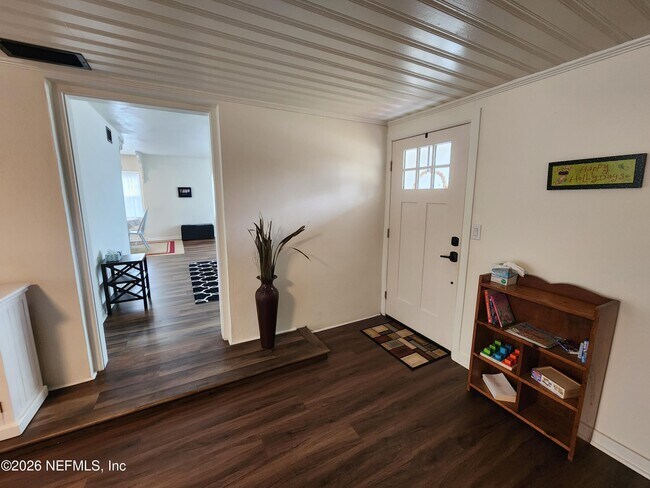 Foto del edificio - 7269 Balboa Rd