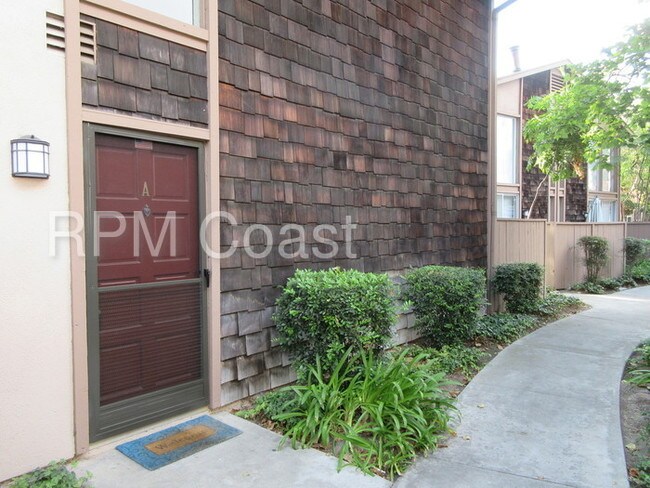 Building Photo - 1096 Cabrillo Park Dr