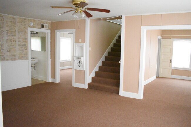 Building Photo - 511 King St