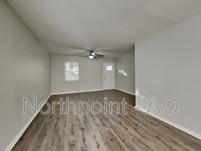 Foto del edificio - 1209 Hazelnut Dr