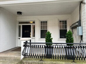 Building Photo - 210 W Chestnut St
