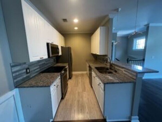Foto del edificio - 1411 Belcourt Ln