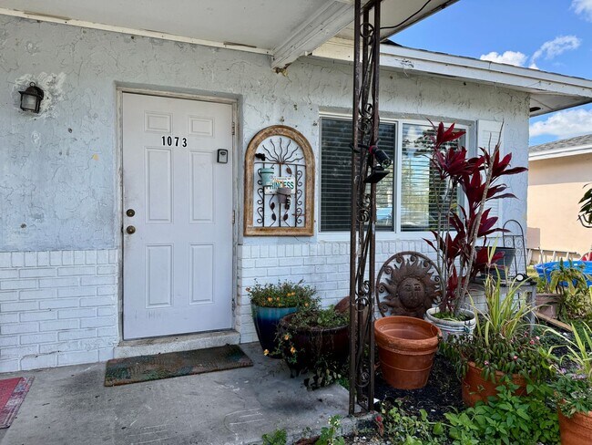 Foto del edificio - ** NEW WASHER/DRYER ** SUNRISE VILLAS ** PET FRIENDLY ** CLOSE TO I-75