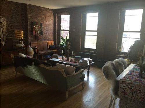Foto principal - 147 Allen St