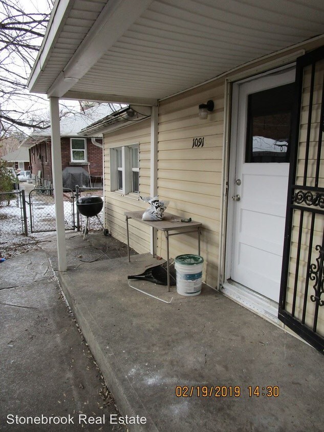 Primary Photo - 1091 Lake St