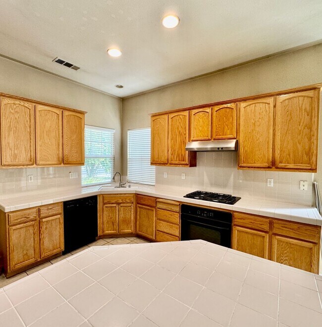 Foto del edificio - 1657 Sugarpine Ct