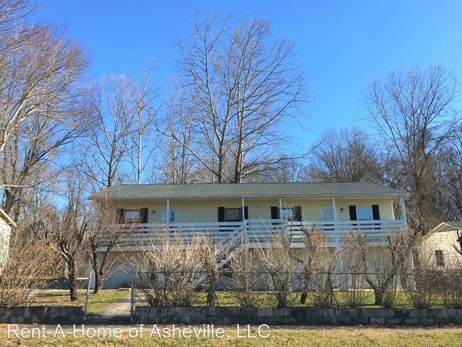 Building Photo - 1226 Martin Cir