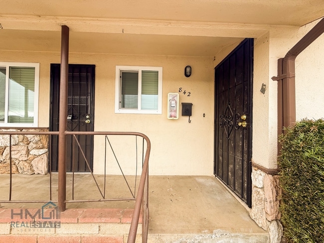 Building Photo - Homes Management - 2 Bed, 1.5 Bath Duplex ...