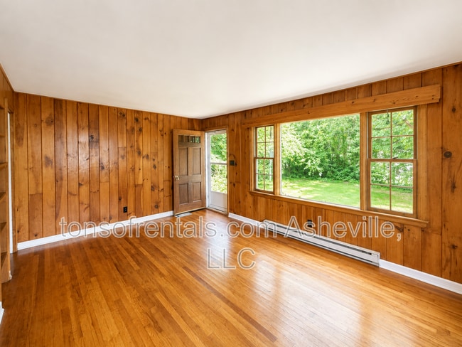Building Photo - 127 Aurora Dr