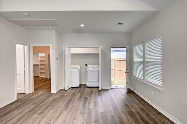 Building Photo - 8699 Sassafras