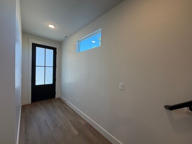 Foto del edificio - BRAND NEW TOWNHOME FOR RENT BY CRIMSON CLIFFS!