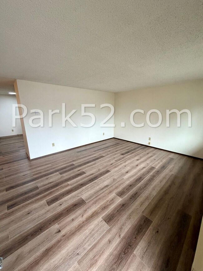 Building Photo - Downtown Puyallup 2 Bedroom Apartment