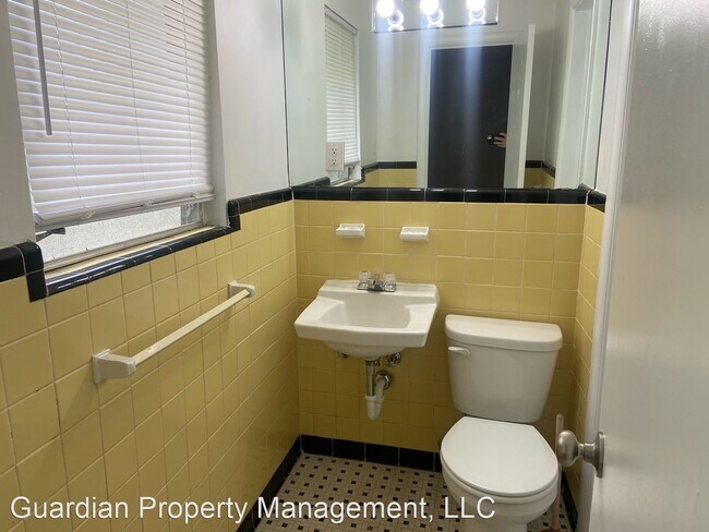 Building Photo - 3 br, 1.5 bath House - 401 Madison CT
