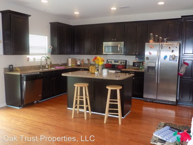 Building Photo - 111 Weeping Cypress Dr