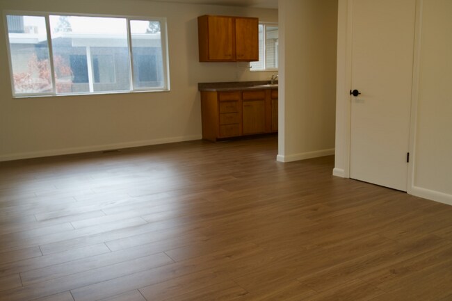 Foto del edificio - 673 E 6th Ave